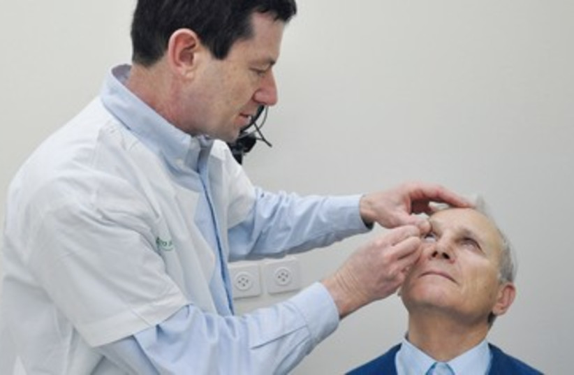 Dr. Markovich examines Dr. Vladimir Promovich (photo credit: Courtesy/Kaplan Medical Center)