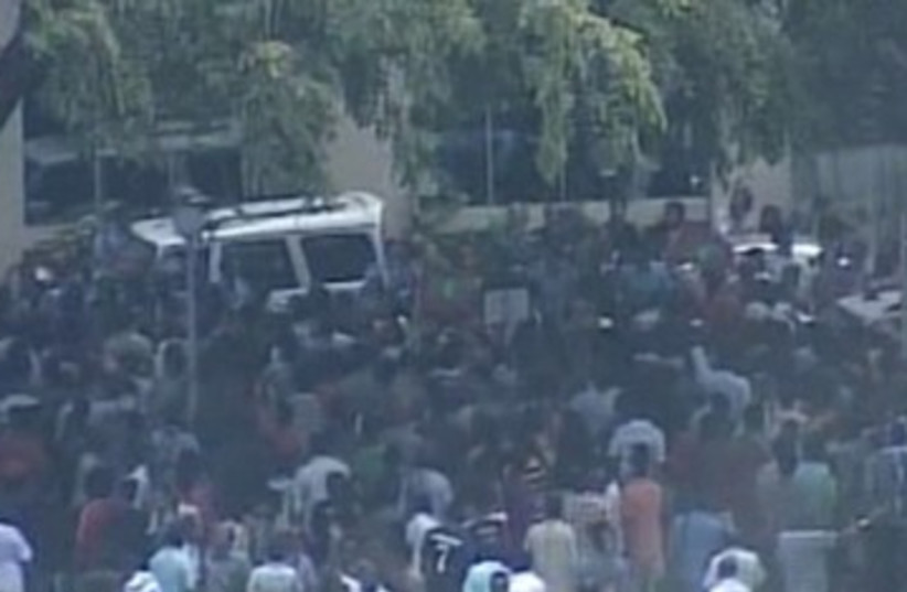 crowds at gov't building in Male, Maldives_150 (photo credit: Reuters)