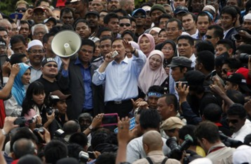 Malaysia's opposition leader Anwar 390 (photo credit: REUTERS/Stringer Malaysia)