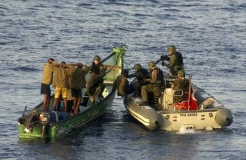Marines Turkish frigate 'Gediz' arrest suspected pirates 390 (photo credit: Reuters/Handout)