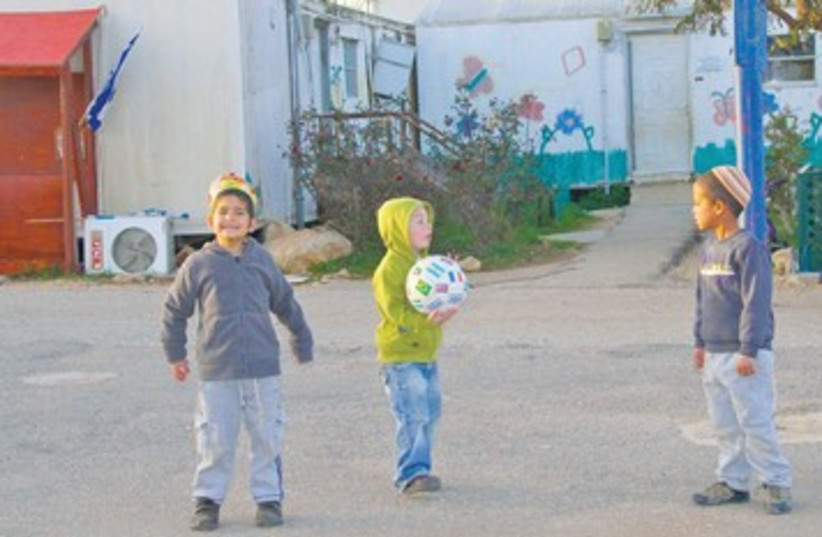 Children playing in Migron 390 (photo credit: Tovah Lazaroff)