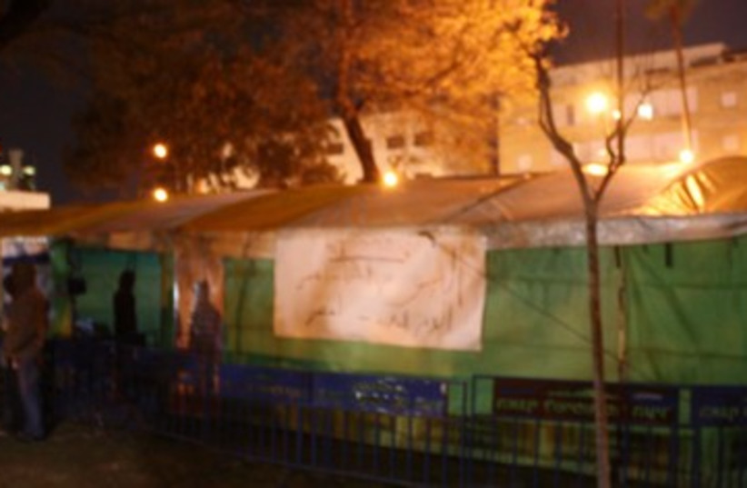 Shelters in Lewinsky Park 390 (photo credit: Ben Hartman)