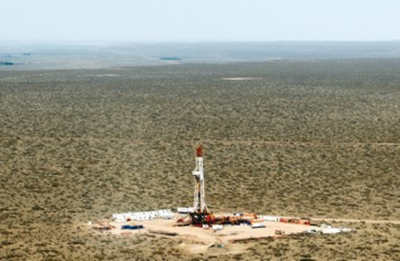 An aerial view of the shale oil drilling rig SAI-307  390 (photo credit: REUTERS)