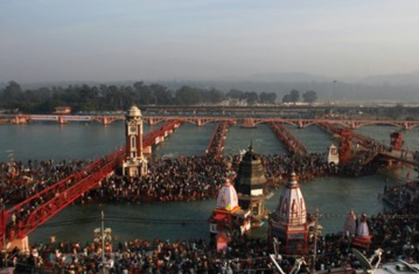 Hindus gather at Ganges River 390 (photo credit: Adnan Abidi/Reuters)