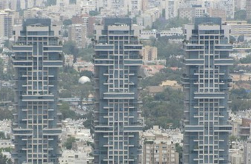 Akirov Towers 370 (photo credit: Wikimedia Commons)