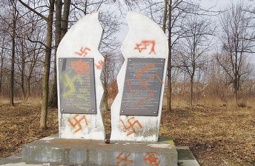 Gravestone defaced with anti-Semitic spraypaint 370 (photo credit: Reuters)