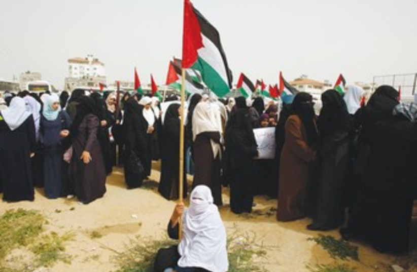 Palestinian demonstrators 370 (photo credit: REUTERS)