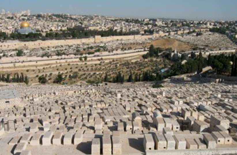 Mount of Olives 370  DO NOT REPUBLISH (photo credit: Wayne Stiles)