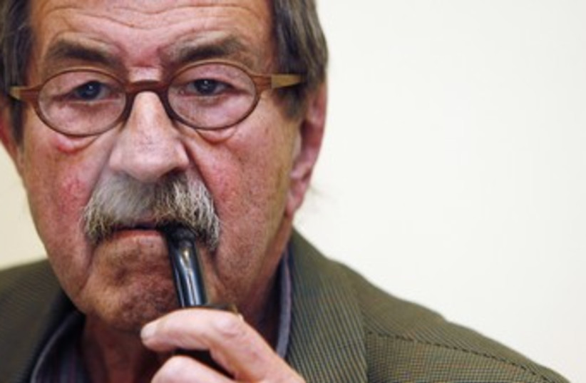 German writer Günter Grass 370 (R) (photo credit: Susana Vera / Reuters)