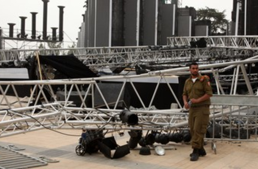 Lighting rig falls at Har Herzl 370 (photo credit: Marc Israel Sellem)