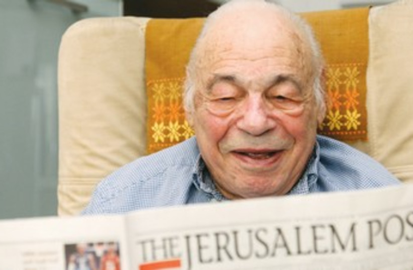 Marlin Levin reads 'The Jerusalem Post' 370 (photo credit: Marc Israel Sellem)