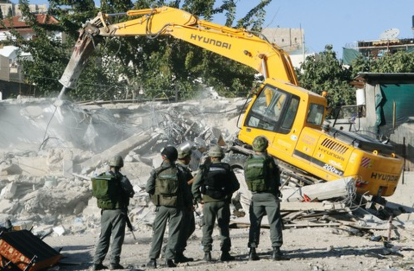 Illegal structure is demolished in Silwan 521 (photo credit: Ariel Jerozolimski)