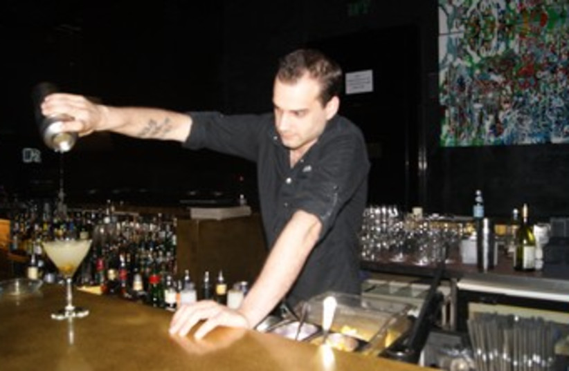 Bartender Jonathan Clark 370 (photo credit: Yoni Cohen)