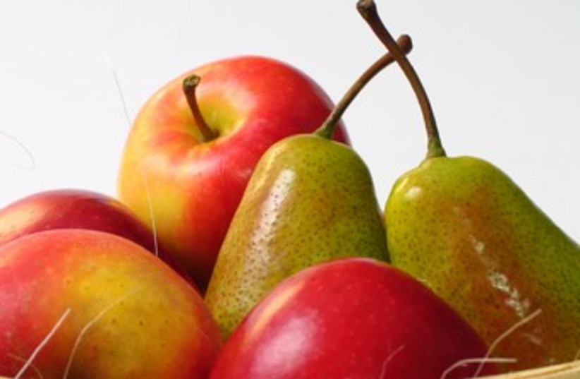 Apples and pears 370 (photo credit: Thinkstock/Imagebank)