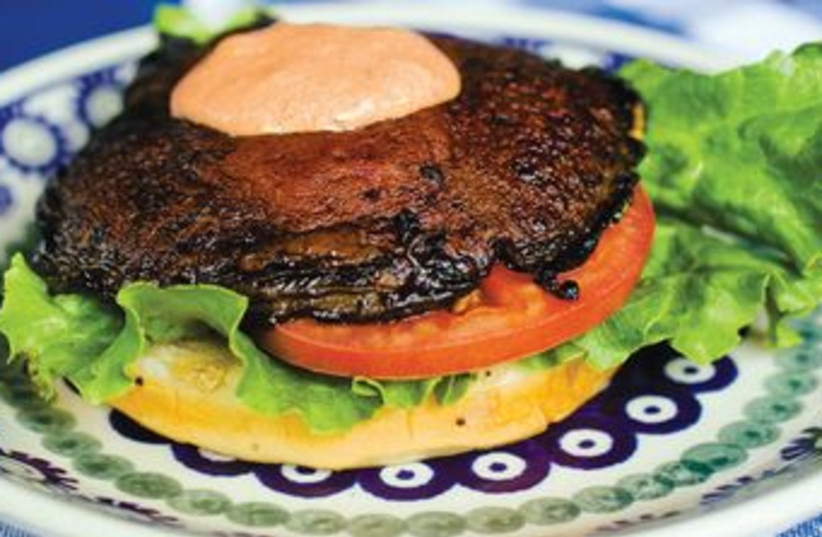 Grilled hamburger (photo credit: St. Louis Post-Dispatch / MCT)