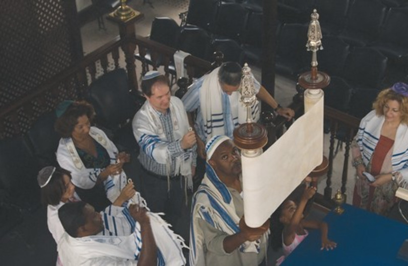 Jews in synagogue 521 (photo credit: Dana Evan Kaplan)