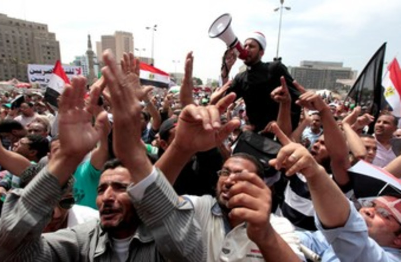 Angry Egytian protesters 370 (photo credit: REUTERS)