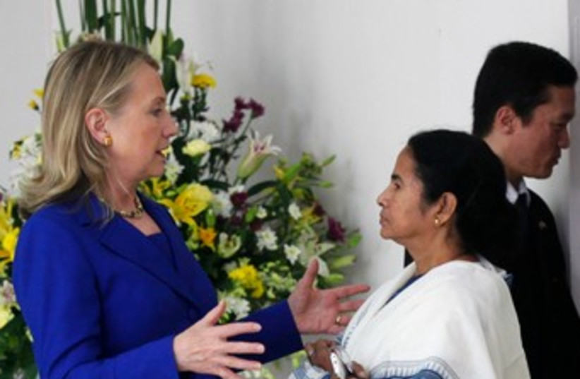 Hillary Clinton with India's Mamata Banerjee 370 (photo credit: REUTERS/Rupak De Chowdhuri)
