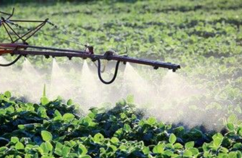 Crops receive herbicide treatment 370 (photo credit: Thinkstock/Imagebank)