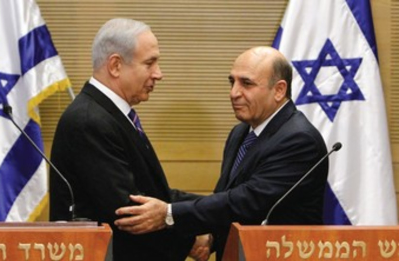 Netanyahu, Mofaz announce deal (photo credit: Marc Israel Sellem)