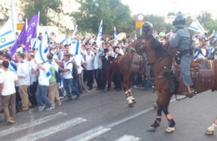 Horses, marchers on Jerusalem Day_370  (photo credit: Melanie Lidman )