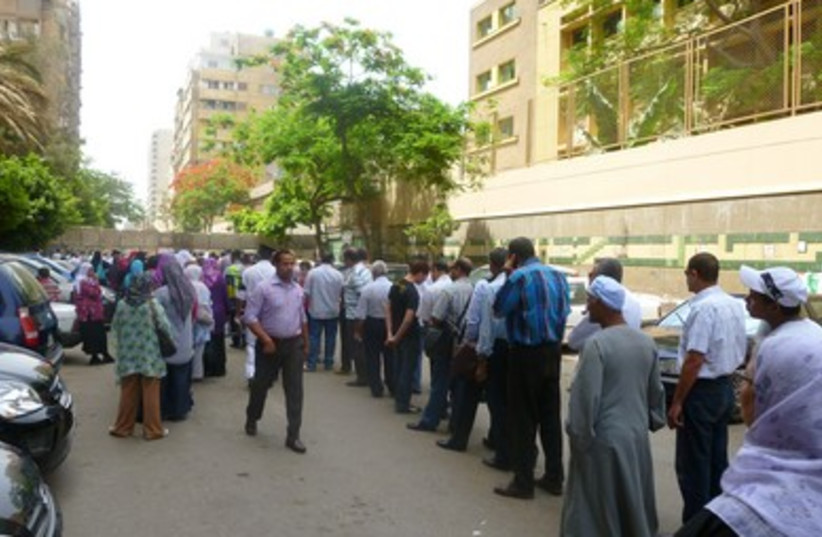Men and women waiting to vote in Cairo