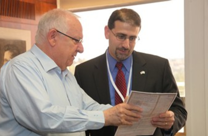 Rivlin and US envoy Shapiro 370 (photo credit: Itzik Harari, Knesset Spokesman's Office)