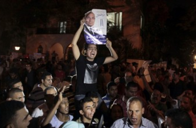 Ahmed Shafiq supporters 370 (photo credit: REUTERS/Mohamed Abd El Ghany)