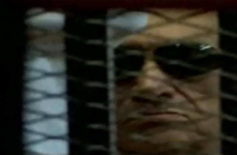 Former Egyptian president Mubarak in court 370 (photo credit: Reuters screenshot)