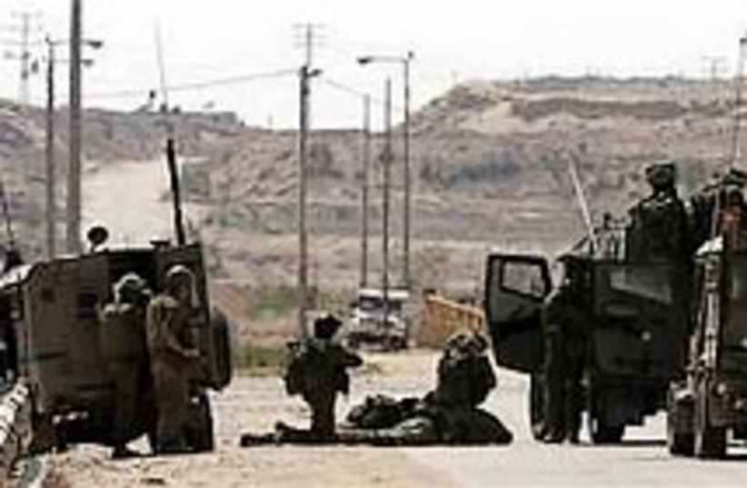troops gaza border 224.8 (photo credit: AP)
