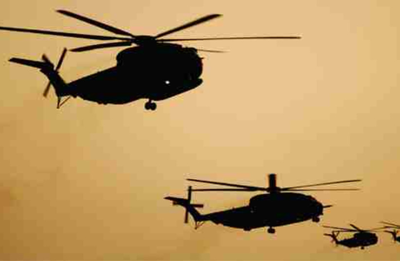 Les hélicoptères de Tsahal dans les hauteurs du Golan (photo credit: © Reuters)