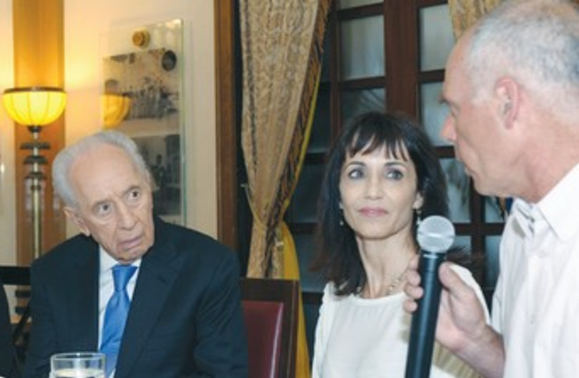 PERES meets with bereaved families in Jerusalem 370 (photo credit: Koby Gidon/GPO)