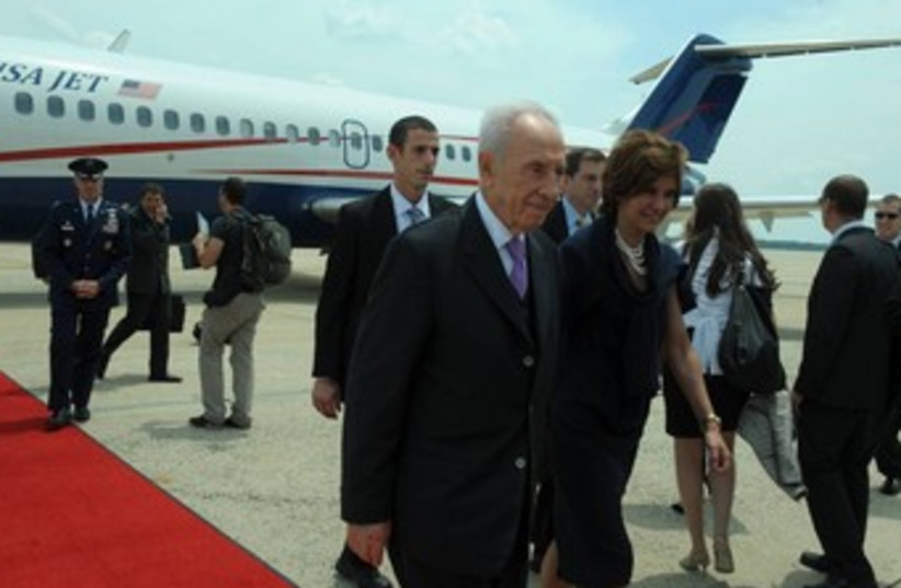 President Shimon Peres arrives in Washington 370 (photo credit: Amos Ben Gershom / GPO)
