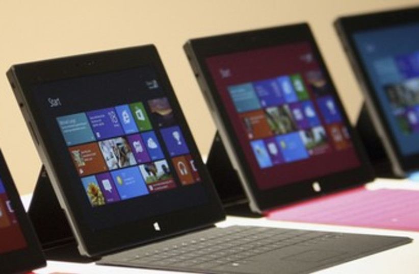New Microsoft "Surface" tablet 370 (photo credit: REUTERS/David McNew)