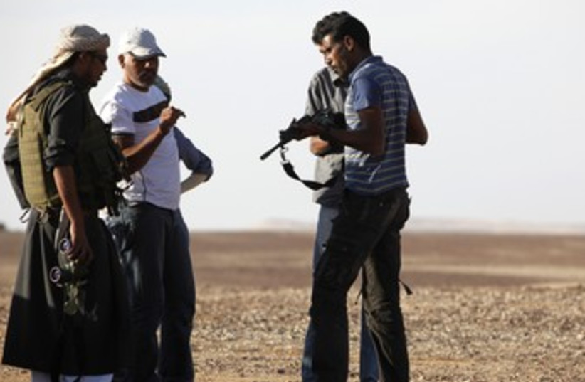 Beduins inspect their weapons in the Sinai Peninsula 370 (R) (photo credit: Asmaa Waguih / Reuters)