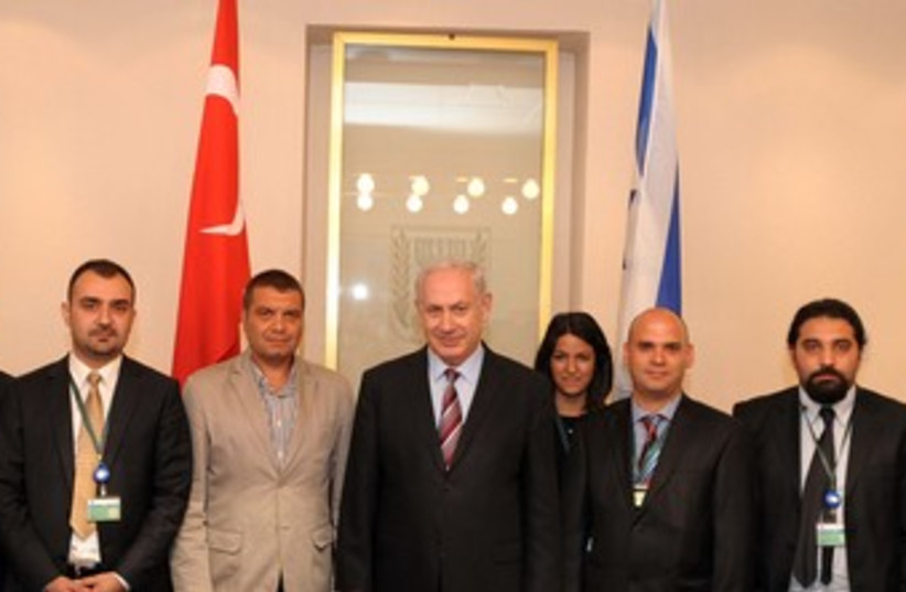 Netanyahu with Turkish journalists 370 (photo credit: Avi Ohaion/GPO)