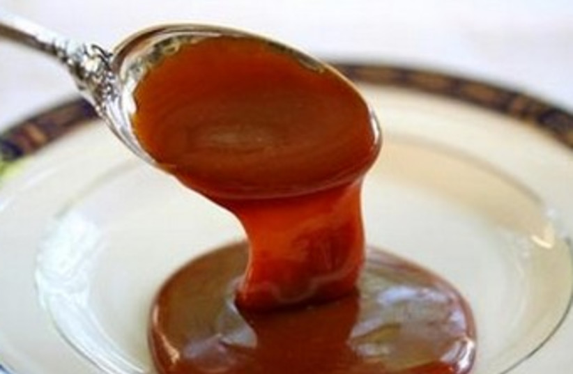 Caramel sauce 370 (photo credit: gourmetkoshercooking.com)