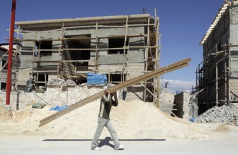 Construction worker in West Bank 370 (photo credit: REUTERS)