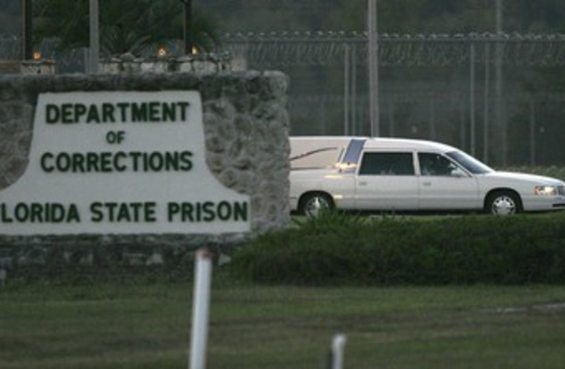 Florida Department of Corrections 370 (R) (photo credit: Carlos Barria / Reuters)