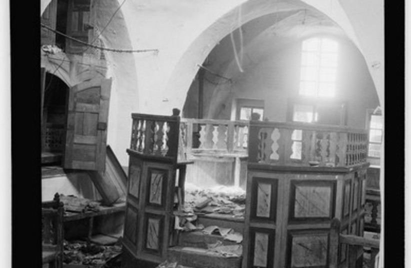 The destruction of the Avraham Avinu Synagogue in 