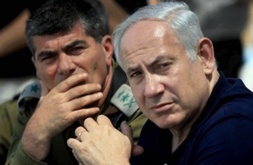 Gabi Ashkenazi with Binyamin Netanyahu 370 (photo credit: REUTERS/POOL New)