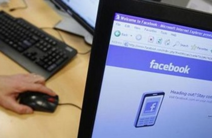 Using Facebook on the Internet 370 (R) (photo credit: reuters)