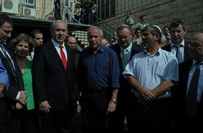 Netanyahu IDF drill 370 (photo credit: GPO)