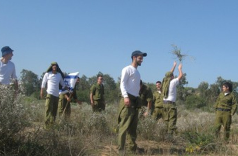 Palmachim soldiers 370 (photo credit: Courtesy SPNI)