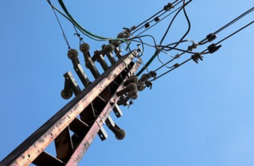 electricity line old370 (photo credit: Marc Israel Sellem)