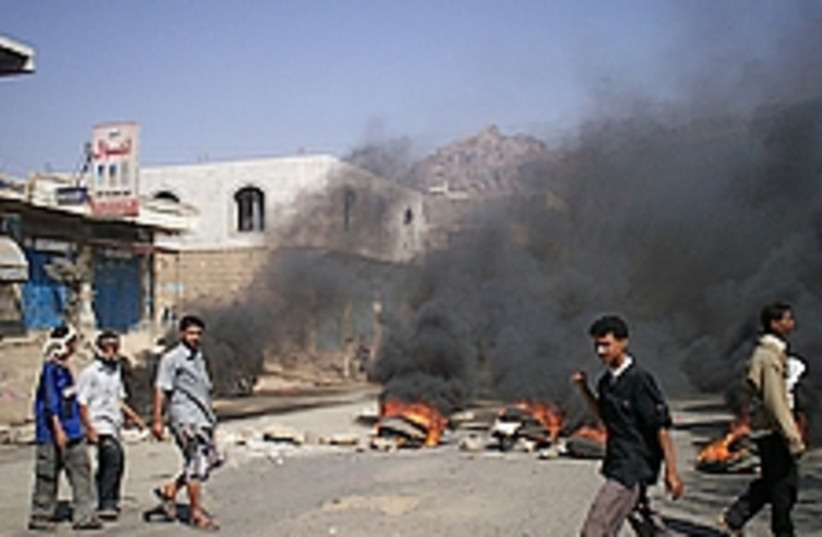 yemen riot 224.88 (photo credit: AP)