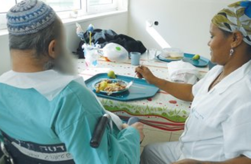 Feeding geriatric patients 370 (photo credit: Photos courtesy Herzog Hospital)