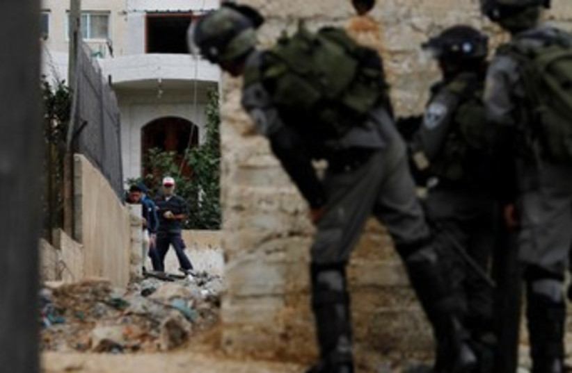 Israeli Border Police (370) (photo credit: REUTERS/Mohamad Torokman)