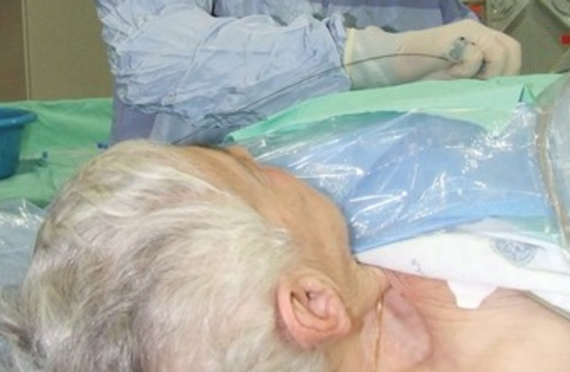 DR. IGOR KOGAN performs surgery at Rambam 370 (photo credit: Courtesy Rambam Medican Center)
