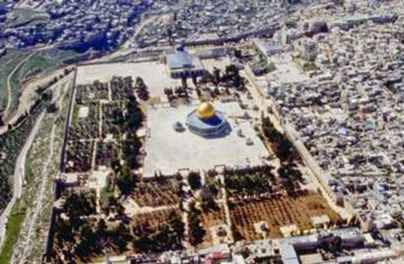 Temple Mount aerial from north 370 (photo credit: BiblePlaces.com)